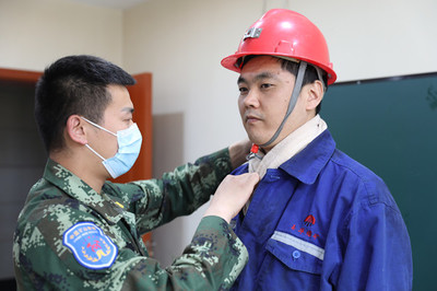 玉华矿 一堂关于毛巾与自救器的特殊安全课